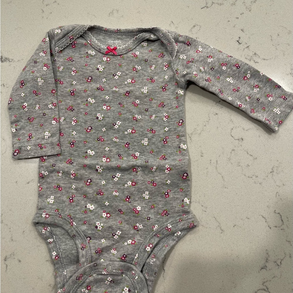 Carter’s Long sleeves Onesies 0-3M - Picture 3 of 16
